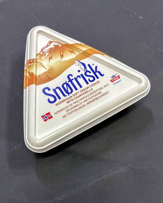 Крем сыр козий Snofrisk с лисичками, 125г 583 фото